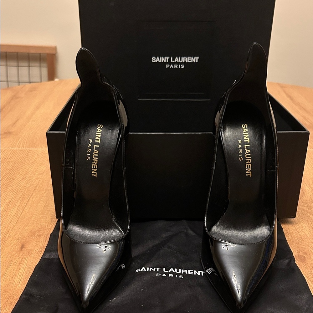 Saint Laurent Black Patent Leather Pointed Pumps with Signature Insole